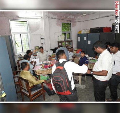 Bribery assistant officer officer arrested, action of Lokayukta