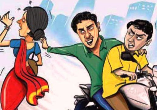 Chain snatching with woman in chhindwara mp