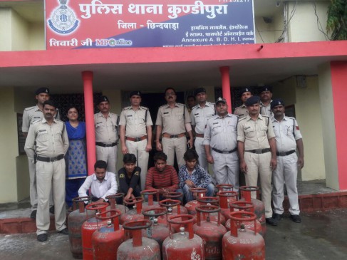 Cylinder thief busted, the staff of the gense agency used to steal