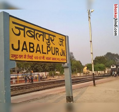 Elderly looking for loved ones, camping at railway station for two years