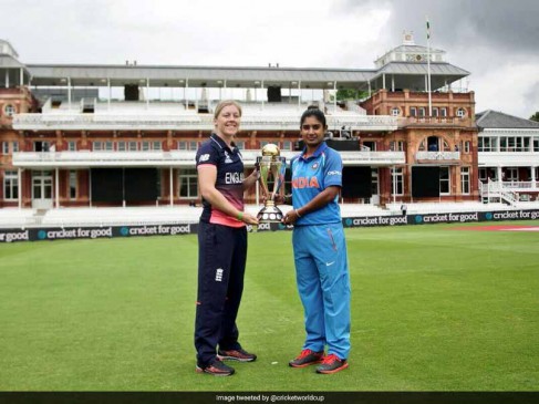 ICCWWC-2017 : India-England reached the final of the stadium to play, rain runs in the field for some time