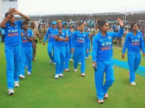 Indian women cricket team player will get 50 lakh each for the awesome play in world cup 2017