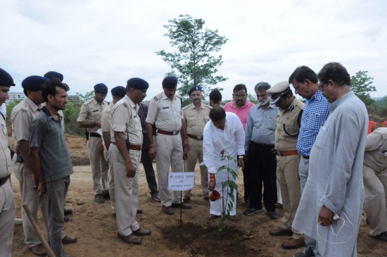 jabalpur police planted 1 lac. plants