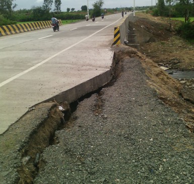 No trouble, CC Road, broken in first rain