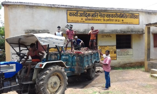 Onion, rotten people in ration shop, trouble people