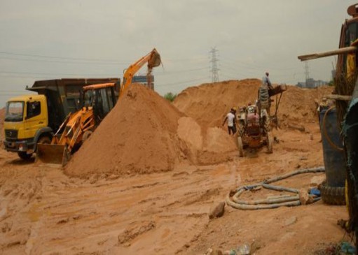 Seized 3 trucks carrying illegal ballast