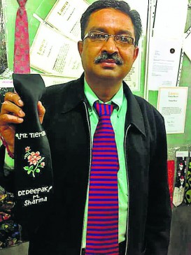 Tie man make 2 World Records