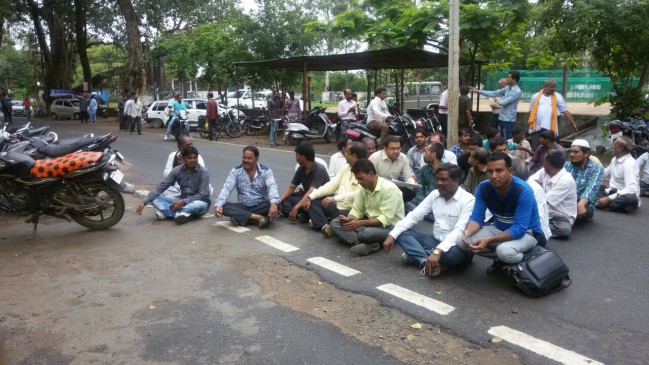 Why is the Congress leader sitting on the road?