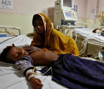 गोरखपुर में बच्चों की मौत पर हाई कोर्ट ने मांगा जवाब 