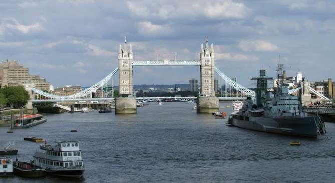 Armed guards deployed on the river Thames to protect the UKs Parliament