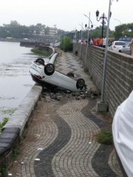 Car accident and fall in phutala pond of nagpur