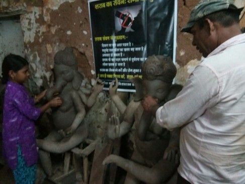 Little hands master,Mastected in coloring the statues