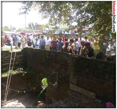 Three people of a family sunken in well after landslide