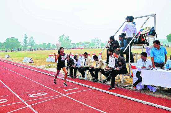 Athlete Nikita win gold medal in under-20 girls category