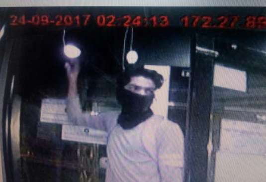 fraud with many people in atm