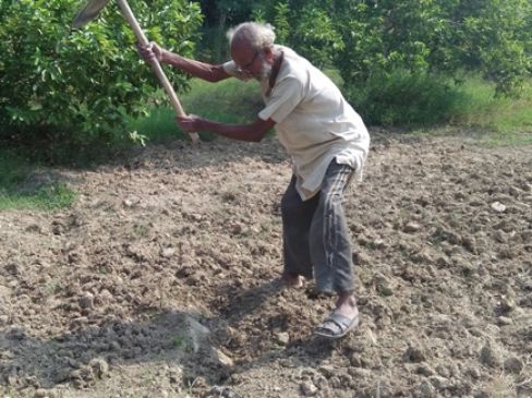 103 yrs old man digs pond spread over 3 acres