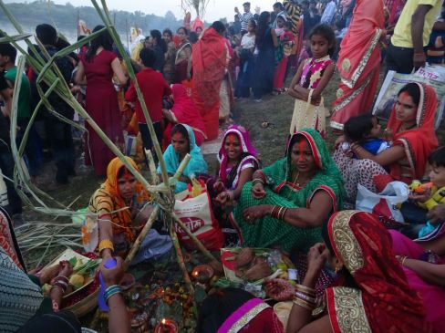 4 days chhath puja concludes after giving worship to rising sun