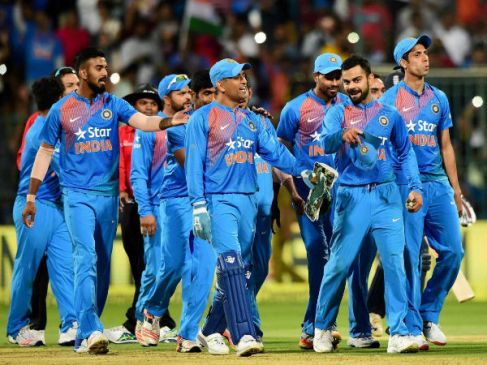 Ashish Nehra and Shikhar Dhawan in India squad for T20I series vs Australia