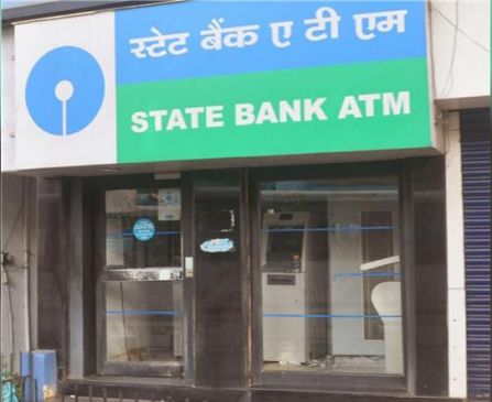 banks shut down 358 ATMs to promote cashless scheme in india