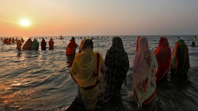Chhath 2017: sunrise and sunset importance, chhath puja vidhi