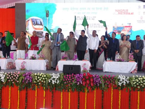 Chief Minister Fadnavis inaugurated the trial run of Metro