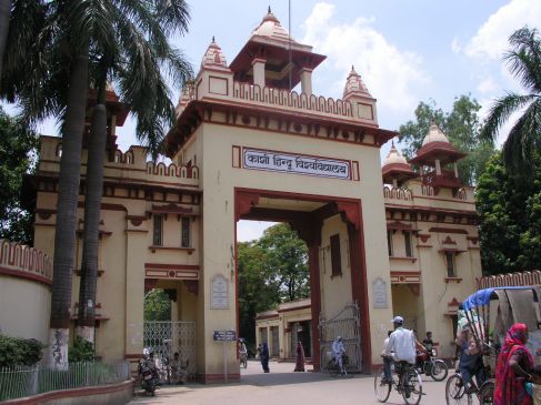 female student harrased by a student in banaras hindu university