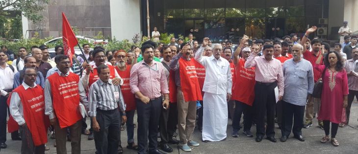 वेतन संशोधन की मांग को लेकर हड़ताल पर IDBI बैंक कर्मचारी