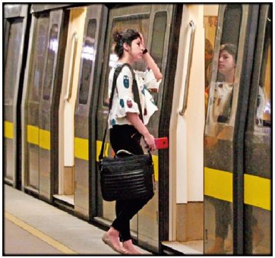 daily 3 lakh passengers reduced after increase delhi metro fares