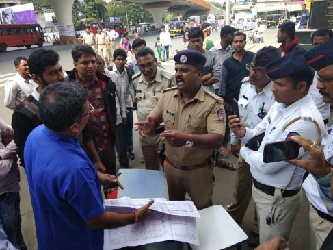 Due to a dispute between police and shopkeepers, the road was blocked