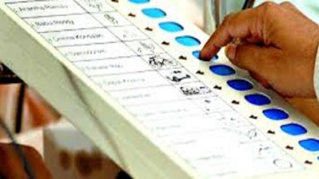 यूपी निकाय चुनाव: कोई भी बटन दबाने पर BJP को गया वोट, वीडियो वायरल