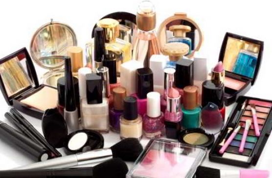 FDA caught some beauty parlor, where fake cosmetics being used