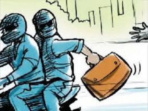 फसल बेचकर घर लौट रहे किसान से 1.11 लाख रुपए की लूट