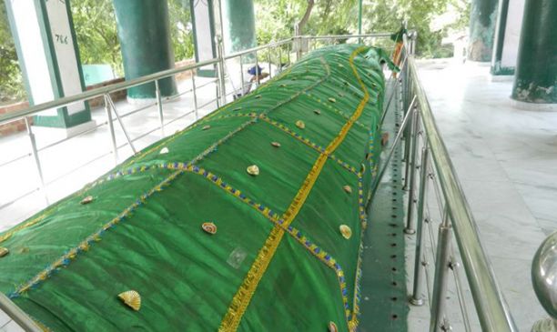 Amazing Mazar, Naugaja Peer was the saint whose height was 9 gaj Amazing Mazar, Naugaja Peer was the saint whose height was 9 gaj