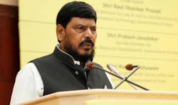 Athavle Support  CMs statement outsiders Done Important role in development of Mumbai