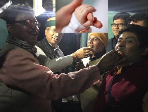 baby born in train grandfather names gives deendayal in west bengal