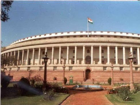 Congress demanded apology from pm modi for comment on Manmohan Singh