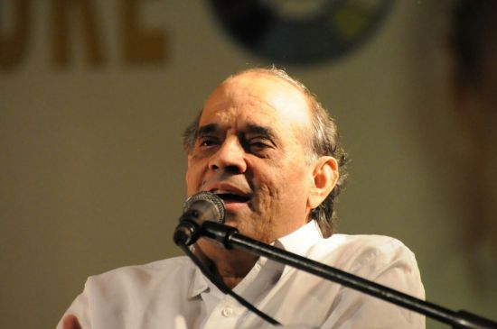 Dainik Bhaskars Poet Conference dr. hariom panwar addressed