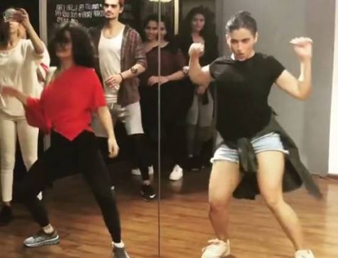 दंगल गर्ल्स का दिखा सेक्सी अवतार, मिलकर लगाए ठुमके तो VIDEO हुआ VIRAL
