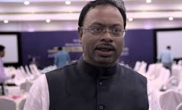 Guardian minister bawankule allocates 5cr. to Mayo for equipment