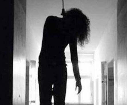 18-year-old girl committed suicide by hanging him self in satna district