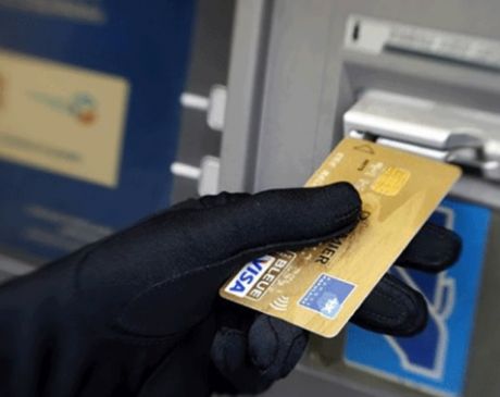 Bank worker loot with customers after ATM stealing in satna