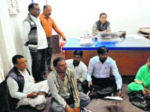 BJP Board President sitting on strike for changing street lights