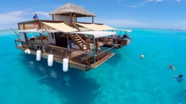 Do you see the restaurant floating on ocean, it can be start soon
