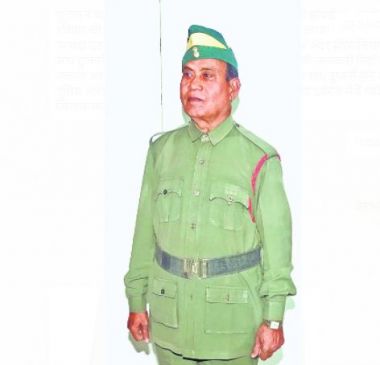 emotion for patriotism disguise of great man to give them Salute