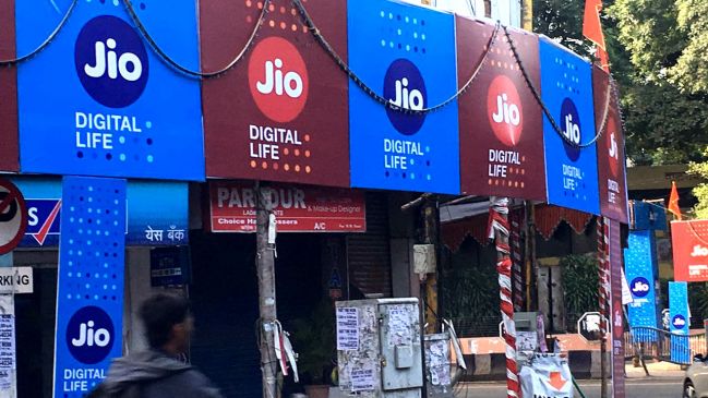 Jio Plans With 1GB Data Per Day to Get Price Cuts on Tuesday.