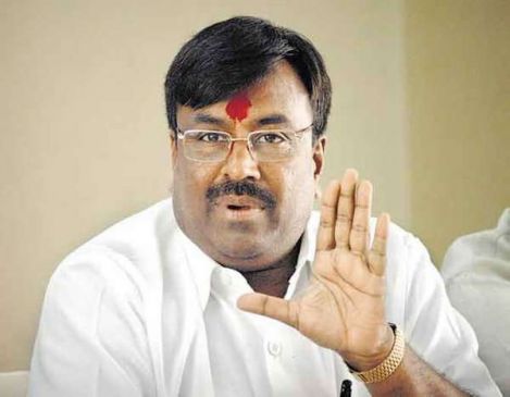 Mungantiwar said, Shiv Sena ministers chair is not fire proof