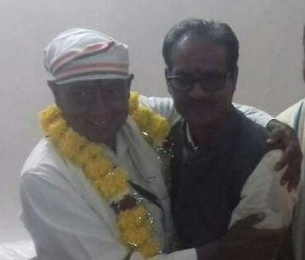 Narmada Yatra cm shivraj Singh elder welcomed digvijay Singh in the village