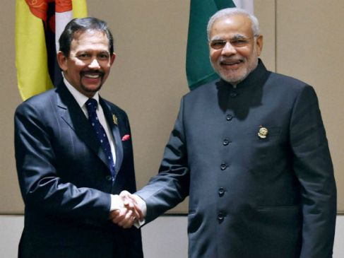 Sultan of Brunei Hassanal Bolkiah flies his own jumbo Boeing 747 to India
