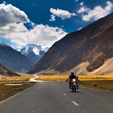 लद्दाख जाने के लिए ये हैं 10 किफायती बाइक्स