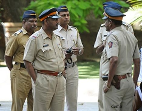 A fake police ACP arrested by crime branch from mumbai
